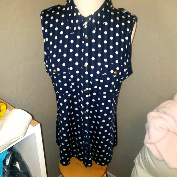 5/35 NWOT BCBG MAX AZRIA BLOUSE SLEEVELESS BLUE - Picture 2 of 7